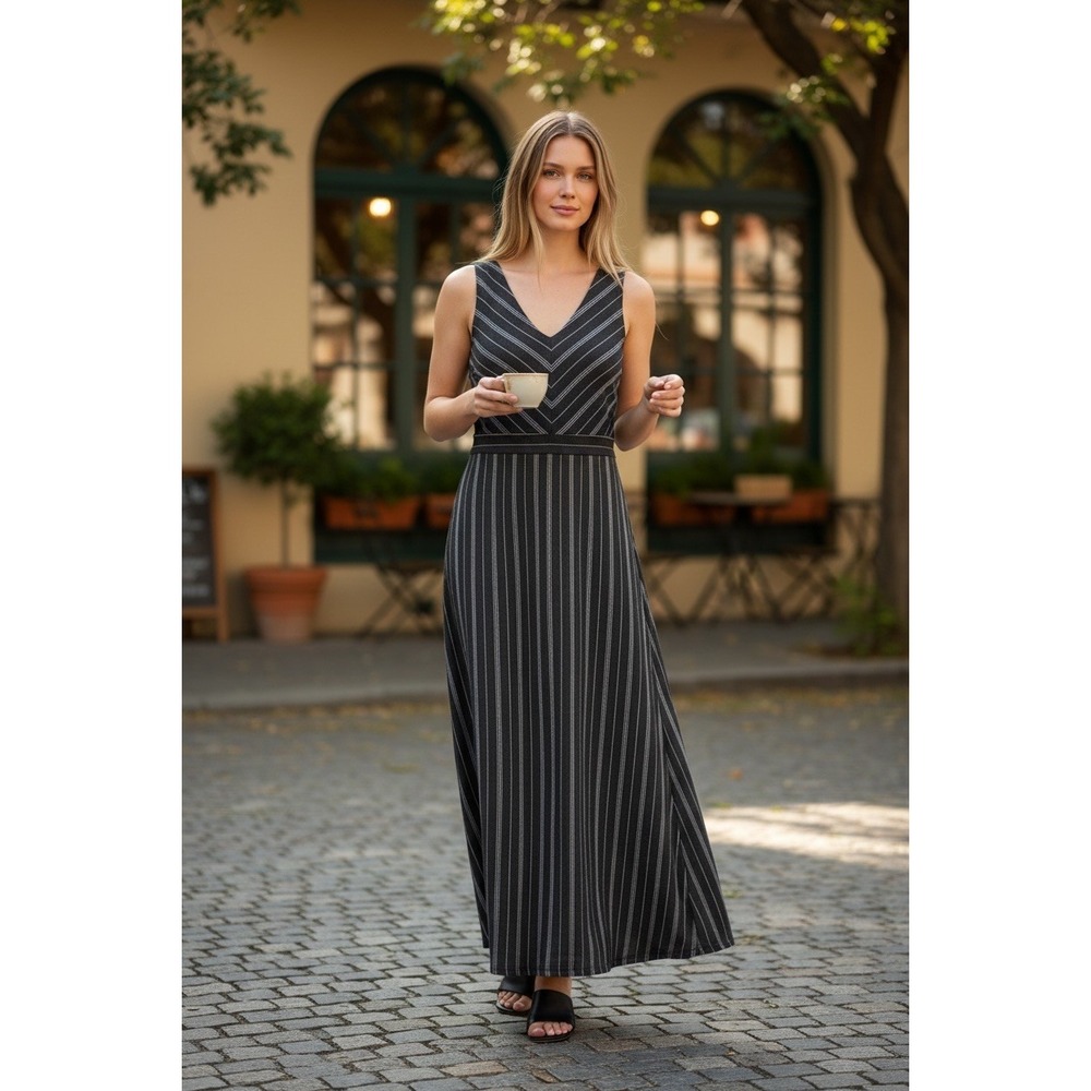 Doe & Rae Women's Striped V-neck Sleeveless Tie Back Maxi Dress Size M